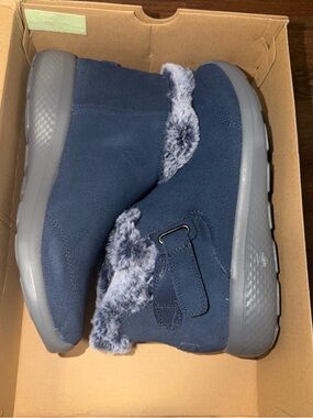 Skechers Women's On-The-Go Joy Faux Fur Ankle Boot Bootie Navy Blue Suede Sz 9.5